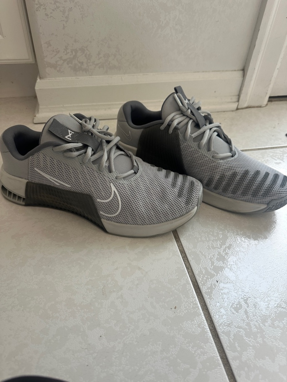 Nike Men's Gray and Dark Gray Athletic Training Shoes
